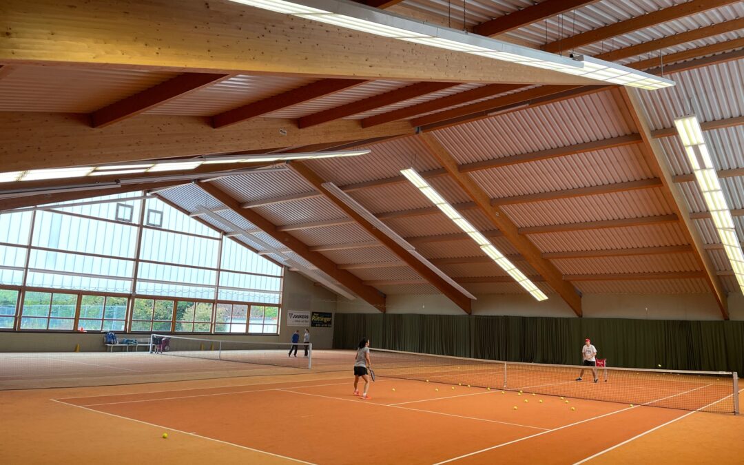 Tennishalle wird heller